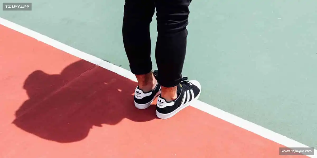 MKsports恩波利足球俱乐部赞助🎾挥动球拍，让每一次扣杀都成为焦点！